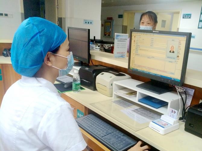 人民醫(yī)院引進身份證社?？ㄗx卡器